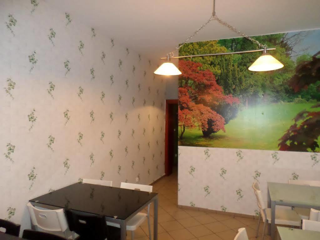 Hostel Krokodyl Warsawa Bagian luar foto