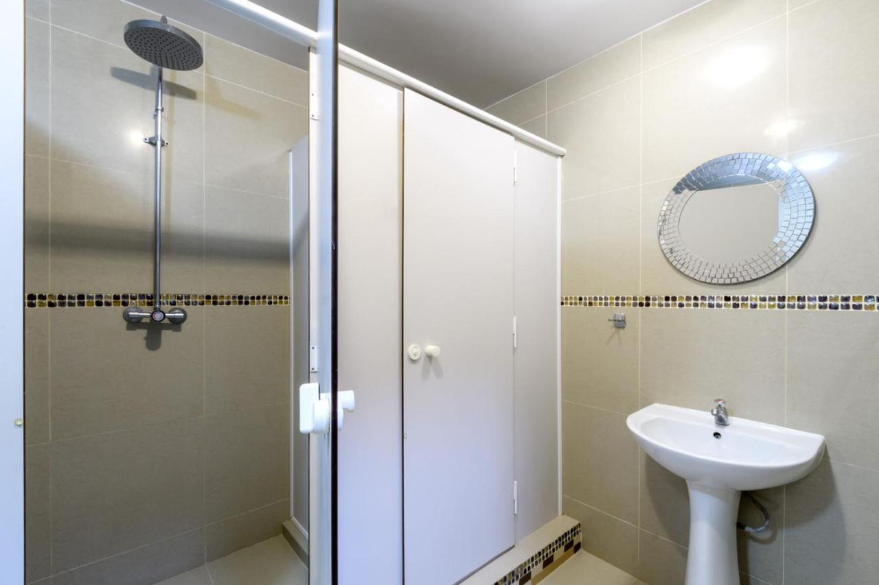 Hostel Krokodyl Warsawa Bagian luar foto